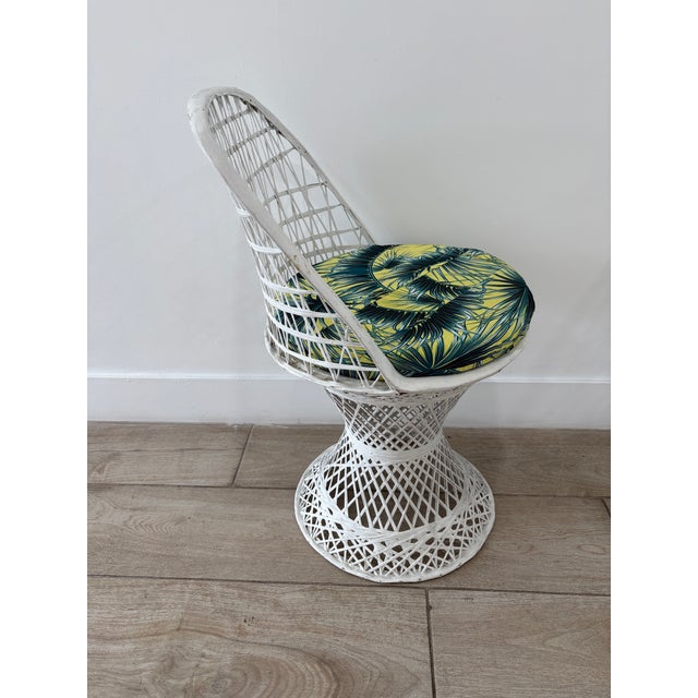Mid-Century 5 Piece Spun Fiberglass Table and Chairs For Sale - Image 10 of 12