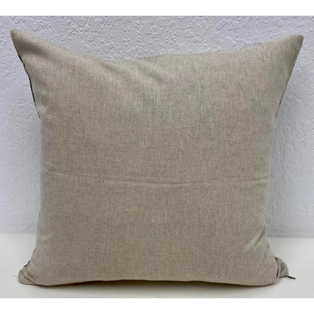 American 16" Square Pillow Decorated With a Queens Anne Lace & Poppy Pod Floral Pattern - Made in Uk. For Sale - Image 3 of 10