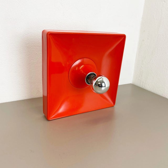 Contemporary Minimalist Pop Art Red Orange Metal Wall Light from Sölken Lights, Germany, 1970s For Sale - Image 3 of 18