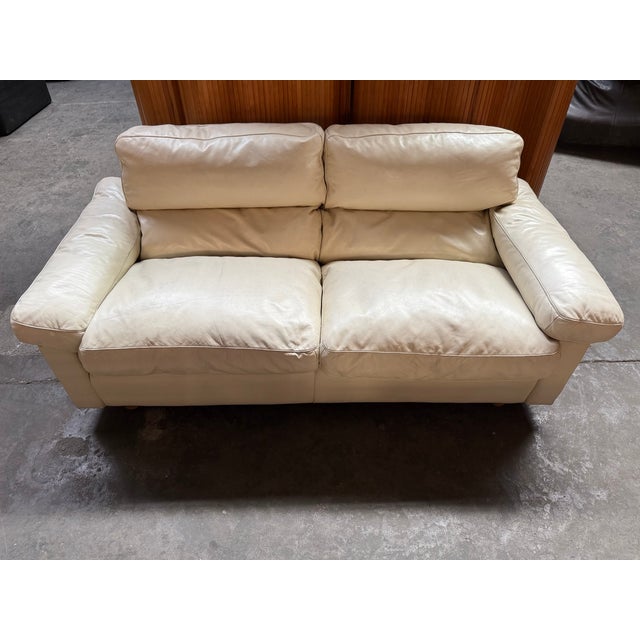 Cream Leather Sofa by Tito Agnoli for Poltrona Frau, 1980s For Sale - Image 3 of 9