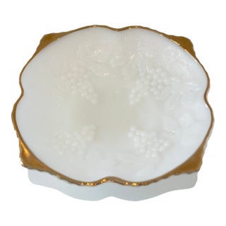 Vintage 1960s Anchor Hocking Embossed Grape Pedestal Bowl With 22k Gold Rim For Sale