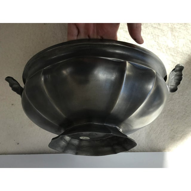 Beautiful melon shaped tureen with lid. Great weight and lit fits snugly to keep foods warm. Great entertaining dish to...