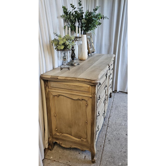 Wood Vintage, French Provincial Sideboard/ Credenza, Triple Dresser For Sale - Image 7 of 18
