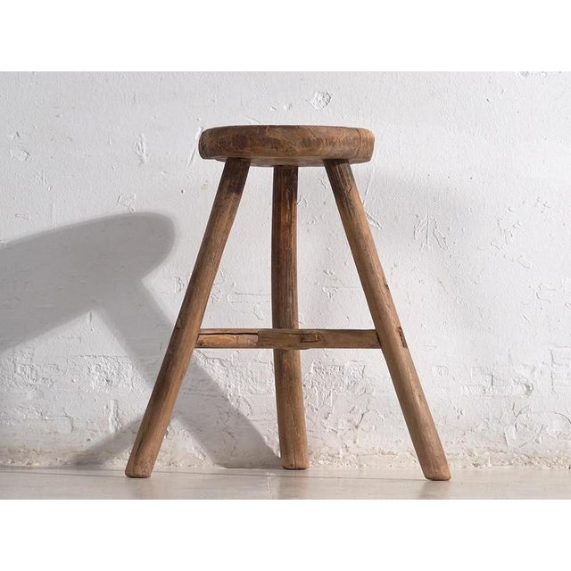 Antique handmade stool (c.1900) Dimensions: Diameter: 25 cm Height: 50 cm Style: Primitive Materials and techniques: Elm...