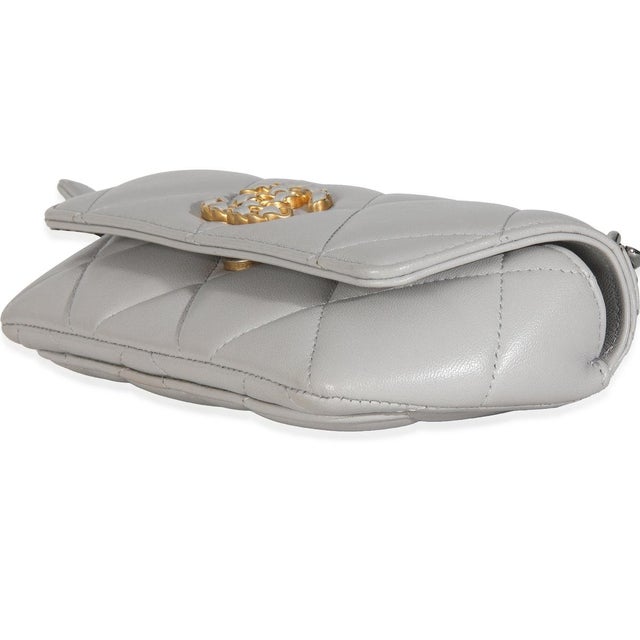 Grey Quilted Lambskin Chanel 19 Sunglasses Case With Chain For Sale In New York - Image 6 of 8
