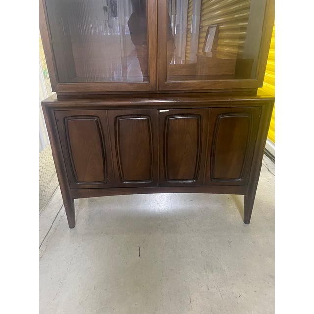 Mid-Century Modern Mid 20th Century Broyhill Emphasis Two Piece Hutch China Cabinet For Sale - Image 3 of 11