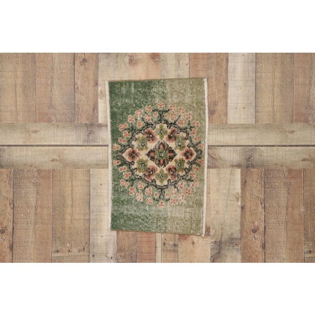 Green Vintage Turkish Sivas Rug, 01'04 X 02'02 For Sale - Image 8 of 9