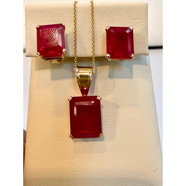 Red 24 Carat Cushion Cut Treated Ruby Earring & Pendant Set 14 Kt Yellow Gold Chain For Sale - Image 8 of 8