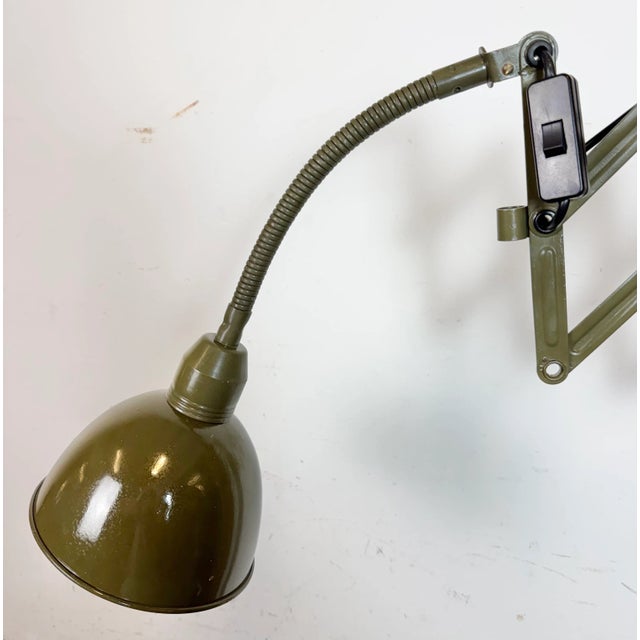 Mid-Century Modern Industrial Green Military Gooseneck Scissor Wall Lamp from Elektroinstala, 1960s For Sale - Image 3 of 18