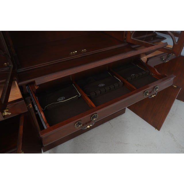 1990s Karges 4 Door Mahogany Breakfront China Cabinet For Sale - Image 5 of 18