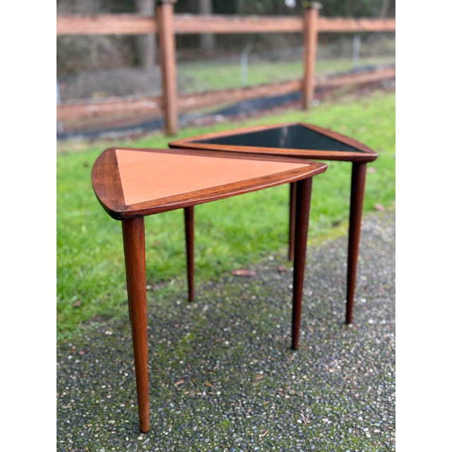 Mid-Century Modern 1960s Set of 2 Walnut Attributed to Arthur Umanoff Guitar Pick Triangular Nesting Tables For Sale - Image 3 of 9