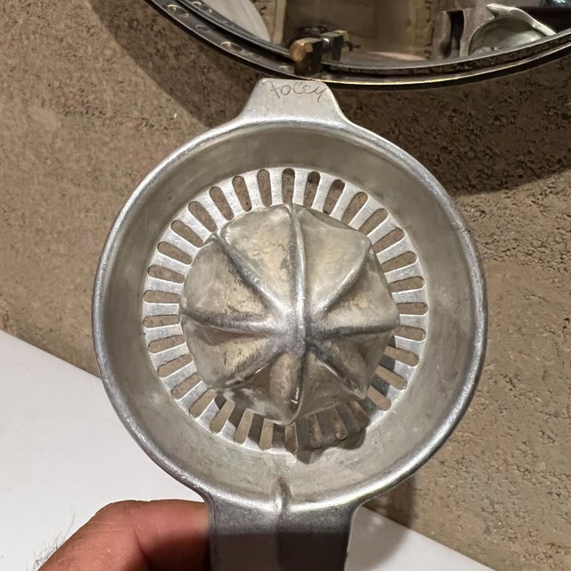 1960s 1960s Airstream Foley Handheld Citrus Juicer Reamer Aluminum For Sale - Image 5 of 8
