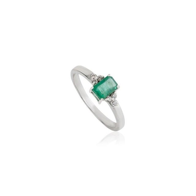 Metal Dainty Natural Emerald & Diamond Prong Ring in 925 Silver - Size 8.5 For Sale - Image 7 of 11