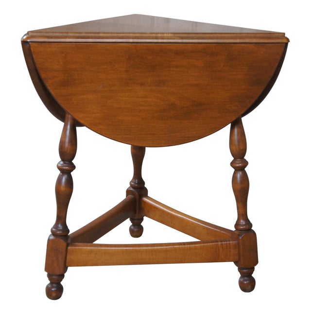 Mid 20th Century Heywood Wakefield Early American Maple Tripod Clover Drop Leaf Side Table 226