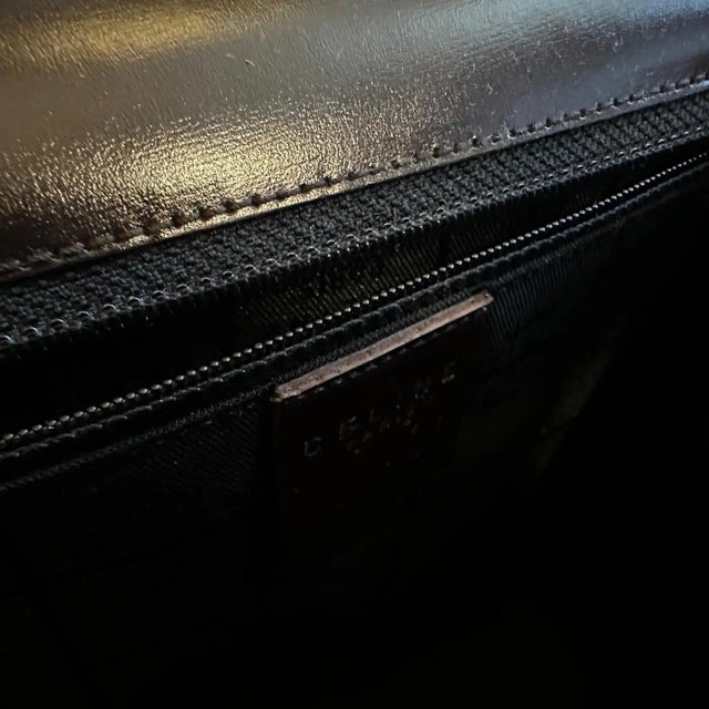 Metal 1990s Elegant High Quality Brown Leather and Brass Shoulder Bag by Celine Paris For Sale - Image 7 of 17