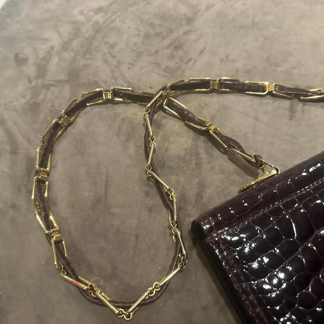 Contemporary 1970s Elegant Brown Embossed Leather Italian Shoulder Bag For Sale - Image 3 of 17