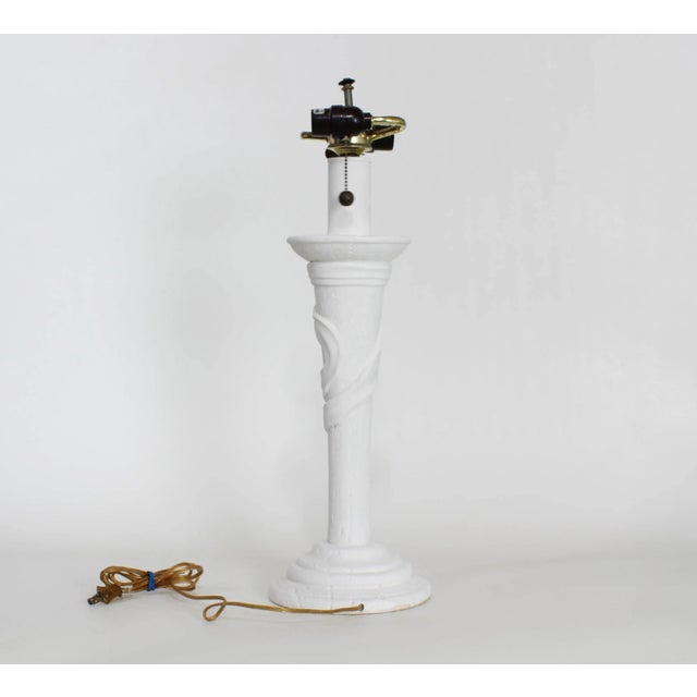 Mid-Century Modern Mid Century White Plaster Lamp With Ribbon Motif For Sale - Image 3 of 4