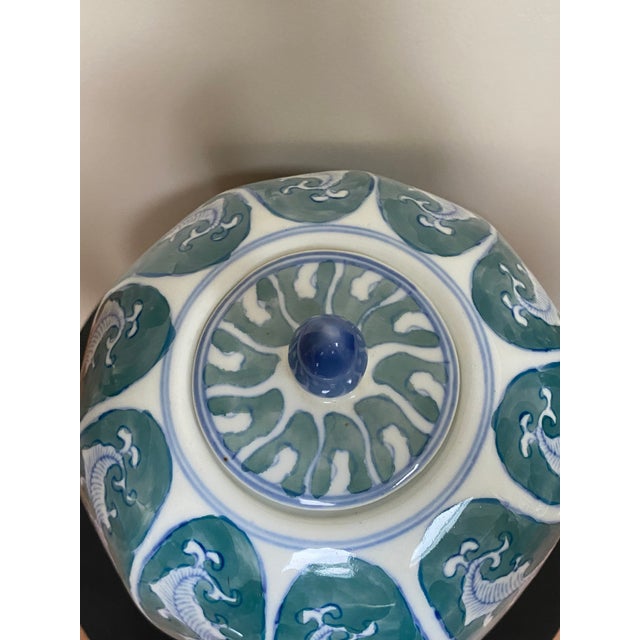 Chinoiserie Vintage Mid-Century Chinese Chinoiserie Style Hand-Painted Porcelain Ginger Jar For Sale - Image 3 of 14