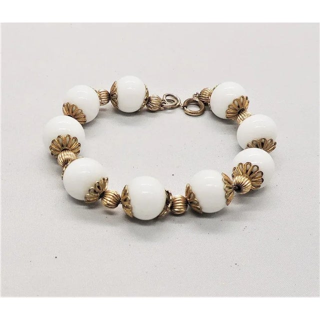 1950s Vintage 1950s Signed Napier Goldtone White Resin Bead Bracelet For Sale - Image 5 of 8