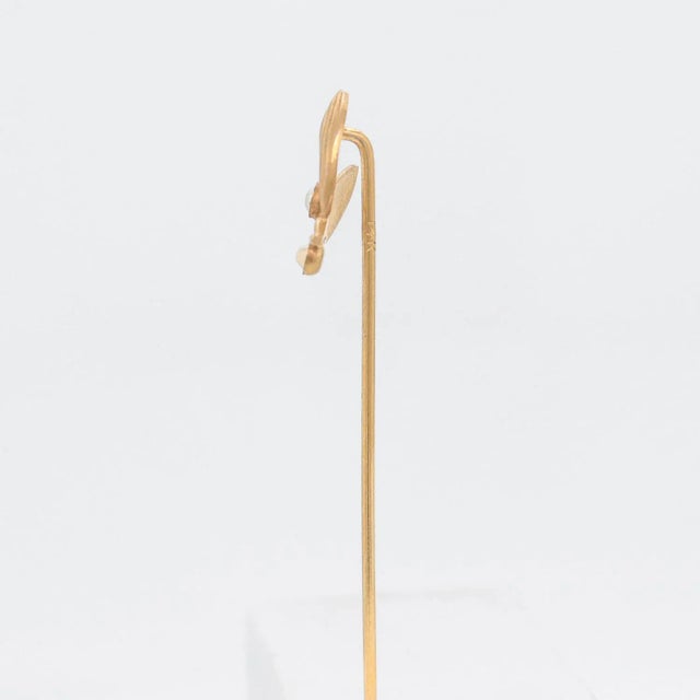 Mid-Century 14k Gold & Seed Pearl Mistletoe Stickpin For Sale - Image 4 of 8