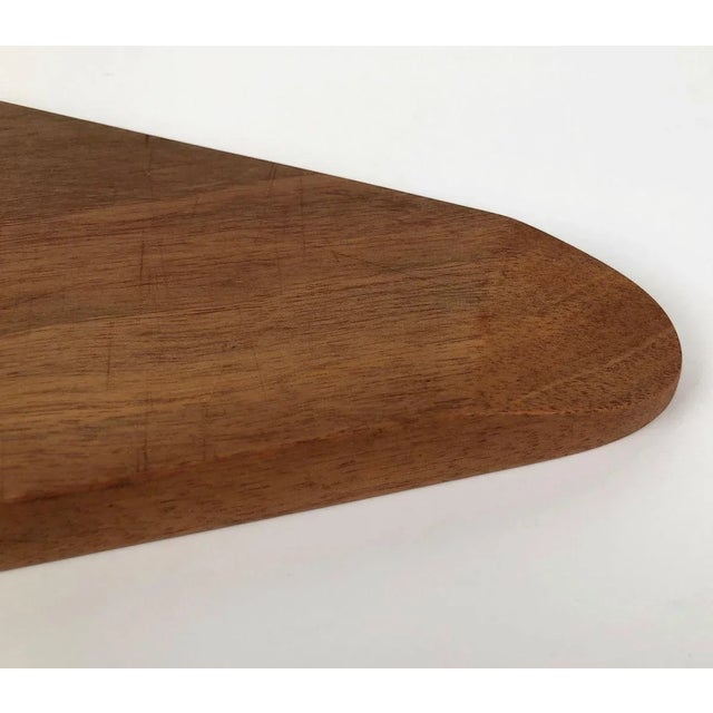 Brown Triangular Walnut Cutting Board with Amboss Knife from Werkstätte Carl Auböck, 1950s, Set of 2 For Sale - Image 8 of 11