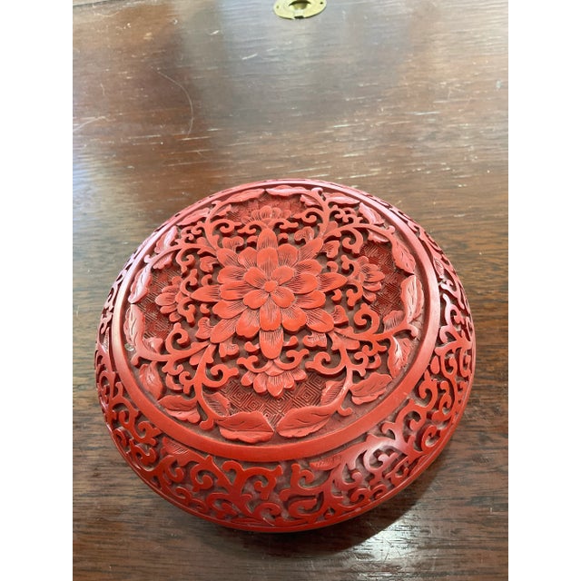Early 20th Century Chinoiserie Cinnabar Covered Box For Sale - Image 5 of 5