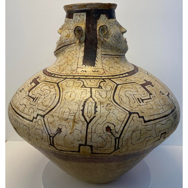 Monumental Amazonian Shipibo-Conibo Anthropomorphic Pottery Vessel For Sale In Miami - Image 6 of 11