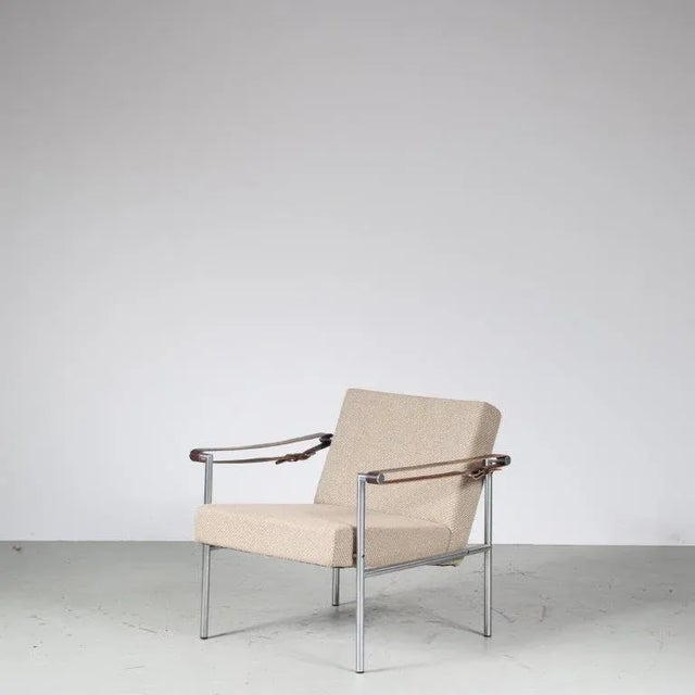 A very nice easy chair designed by Martin Visser, manufactured by Spectrum in the Netherlands around 1960. This modern,...