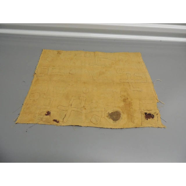 African Vintage Tan and Black Raffia Woven Kuba African Textile #5 For Sale - Image 3 of 6