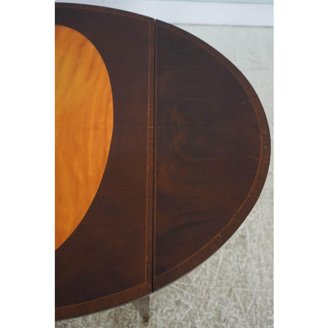 Brown Pair of Mahogany Federal Style Inlaid Drop Side Pembroke Tables For Sale - Image 8 of 18