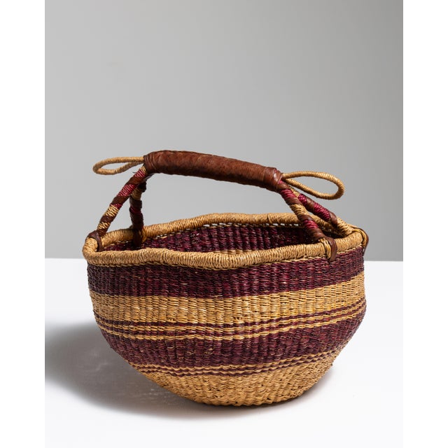 Mid 20th Century United Kingdom Tan Wicker Basket For Sale - Image 12 of 15