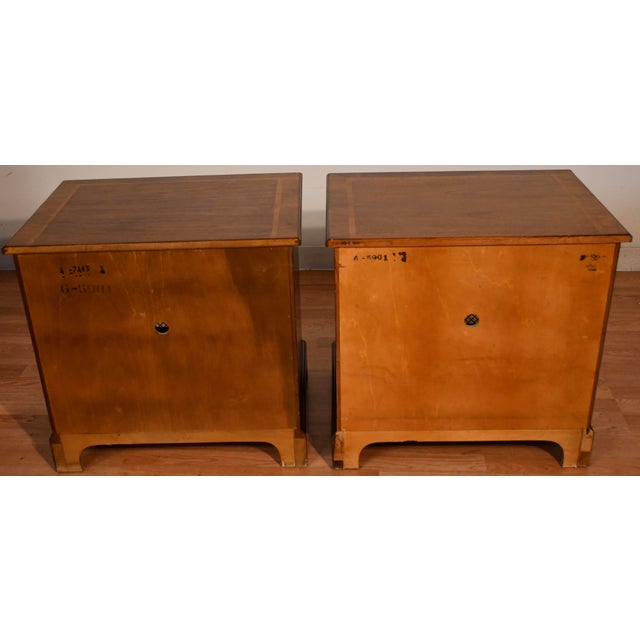 Henredon 18th Century Portfolio Mahogany Banded Satinwood Pair of Nightstands / Bedside Tables, 2 Pieces For Sale - Image 16 of 18
