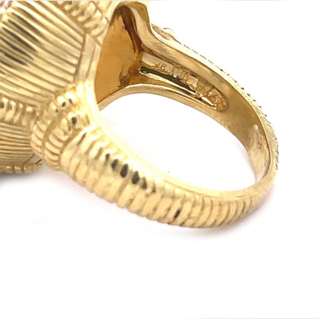 Judith Ripka Diamond Mother of Pearl Quartz 18k Gold Ring For Sale In Miami - Image 6 of 6