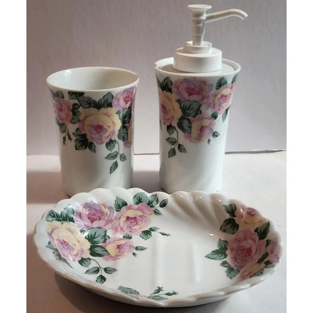 This set of floral cabbage rose bath accessories are elegant accents for any bathroom. It is often hard to find a matching...