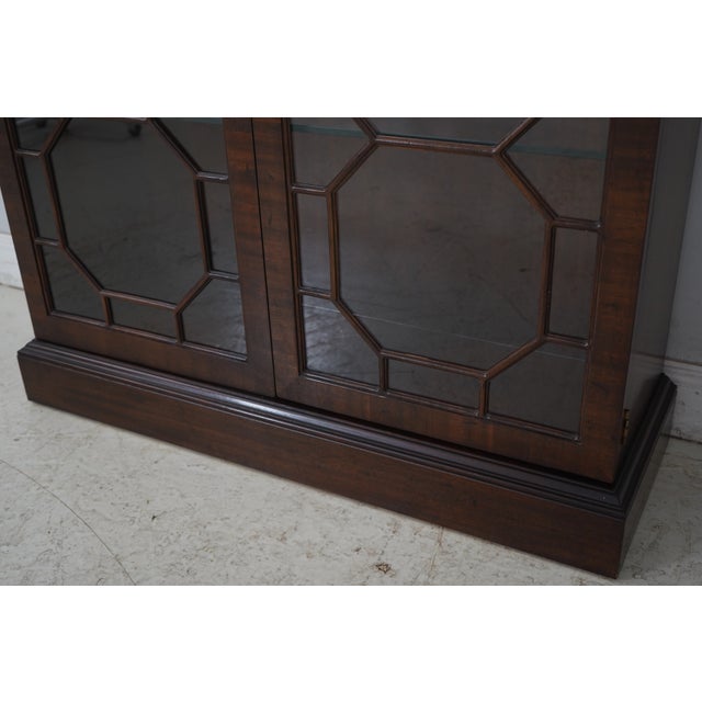 1990s Henredon Chippendale Mahogany 2 Door Curio Display Cabinet For Sale - Image 13 of 14