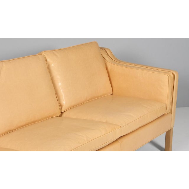 Model 2213 Sofa in Light Aniline Leather attributed to Børge Mogensen for Fredericia, 1960s For Sale - Image 5 of 9