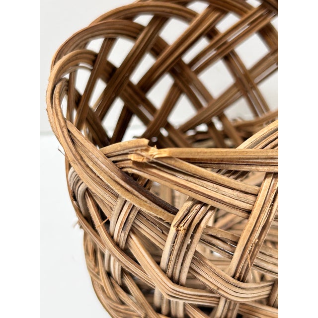 Vintage Woven Rattan Napkin Rings With Matching Tray – Set of 6 - Coastal Entertaining Tabletop Basket Set For Sale - Image 9 of 9