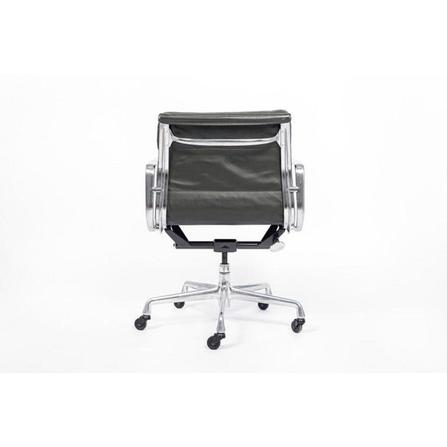 Herman Miller Dark Gray Leather Office Chair Eames for Herman Miller Aluminum Group Soft Pad For Sale - Image 4 of 10