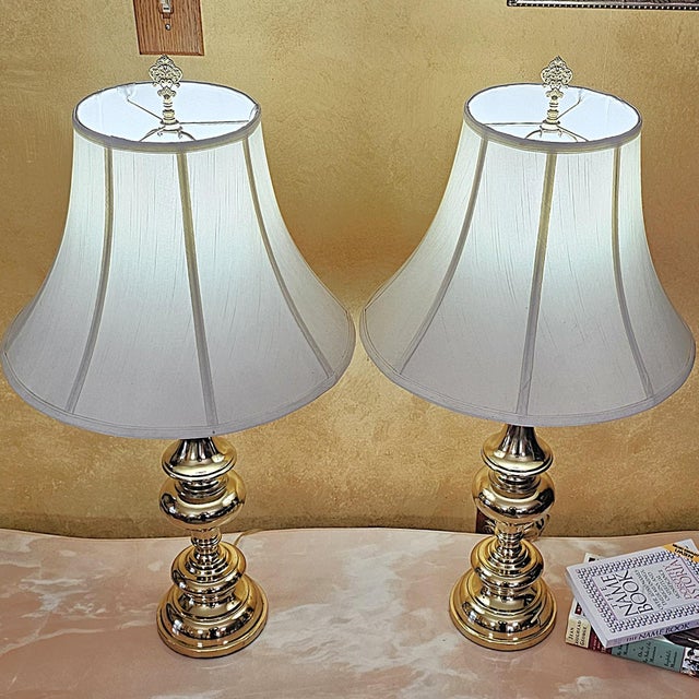 Early 21st Century Pair of Tall Brass Table Lamps With Ivory Bell Shades – Hollywood Regency Style For Sale - Image 5 of 18