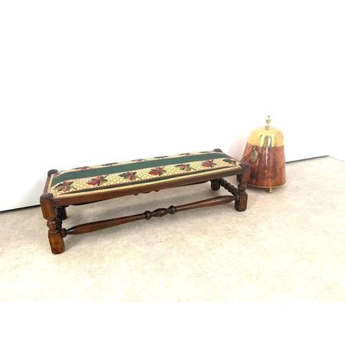 Victorian English Fireside Bench in Oak, England, 1890 For Sale - Image 9 of 11