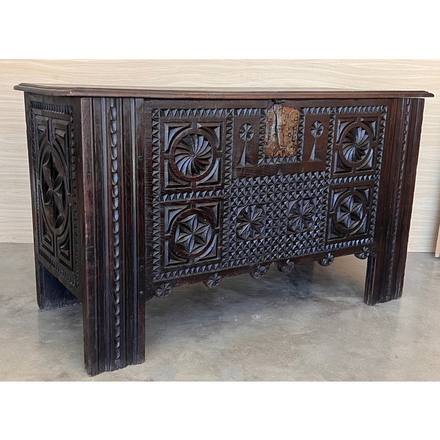 Early 19th Century Antique Carved Walnut Large Kutxa Trunk From the Basque Country, Early 1800s For Sale - Image 5 of 12