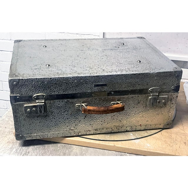 Metal German Hammered Metal Photographers Camera Suit Case 1950 For Sale - Image 7 of 13