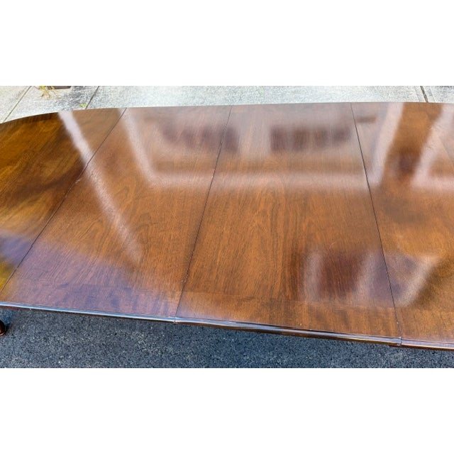 Late 20th Century Late 20th Century Attributed to Councill Craftsmen Queen Anne Style Mahogany Dining Room Table With 2 Leaves and Pads For Sale - Image 5 of 6