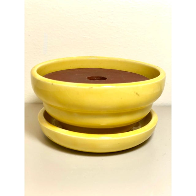 McCoy Pottery 1940s - 1960s Medium “Yellow" Mid-Century Flowerpot and Saucer For Sale In Los Angeles - Image 6 of 6