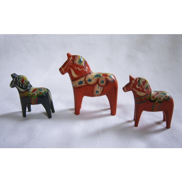 Vintage Set of Three Dala Wood Horses For Sale - Image 4 of 4