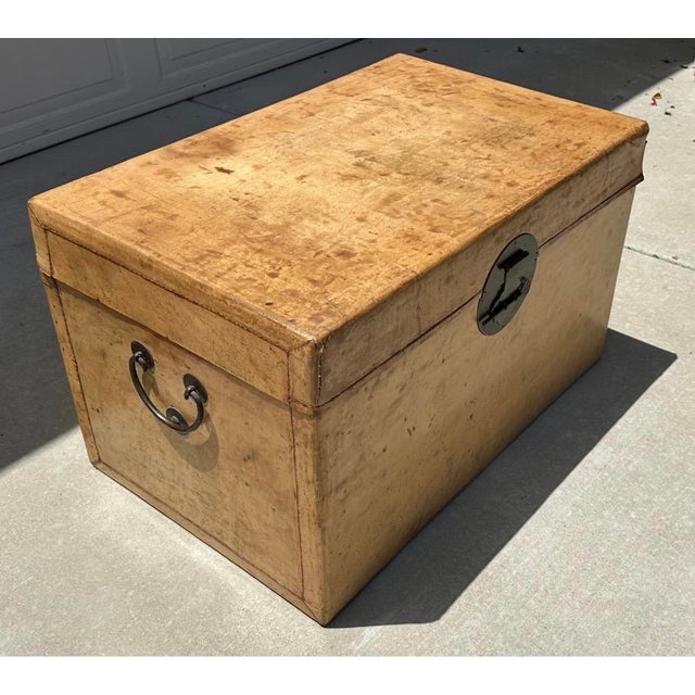 Beige Late 19th Century Chinese Vellum / Parchment Trunk With Original Red Pigskin Interior & Key For Sale - Image 8 of 18