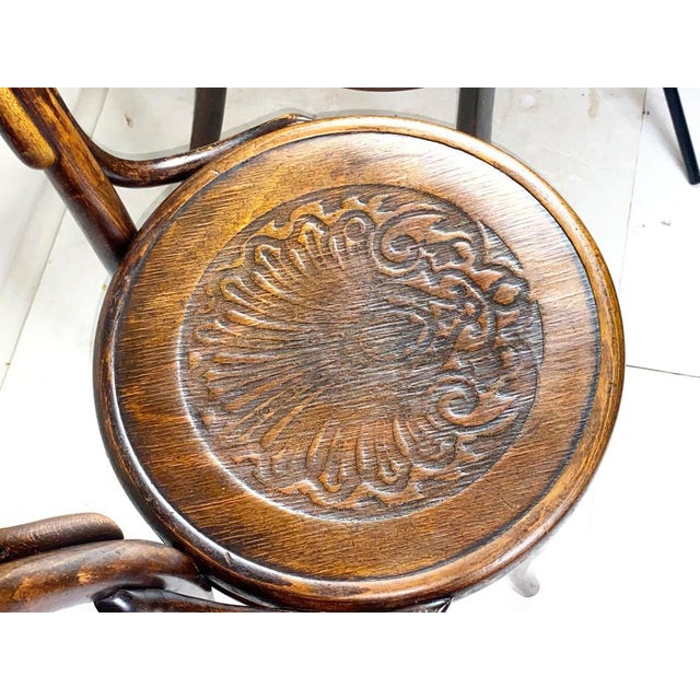 Original state with a pleasant patina of age, perfectly cleaned and repolished with shellac. This piece is attributed to...