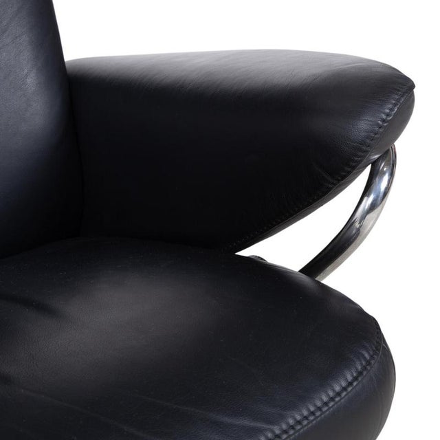 Animal Skin Set of Black Leather Jazz Recliner and Ottoman from Stressless For Sale - Image 7 of 17