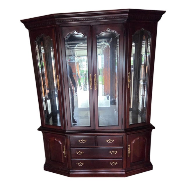 1990s Thomasville Collectors Cherry China Cabinet Breakfront Hutch Curio Chippendale For Sale