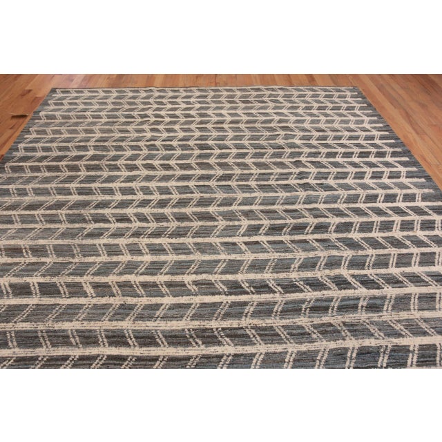 Nazmiyal Collection Modern Area Rug For Sale In New York - Image 6 of 7